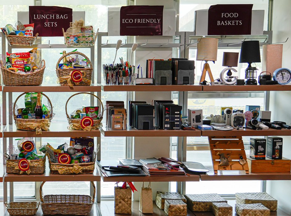 Glassware and tableware showroom display